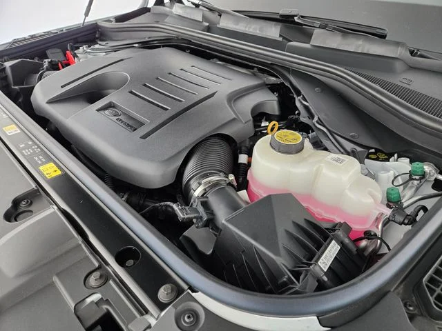 New 2026 Fuji White Land Rover SE image 19