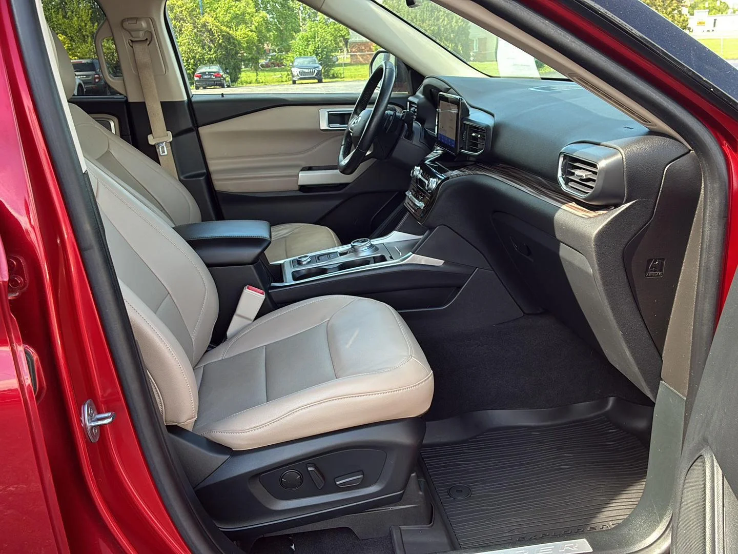 Used 2021 Rapid Red Metallic Tinted Clearcoat Ford Limited image 17