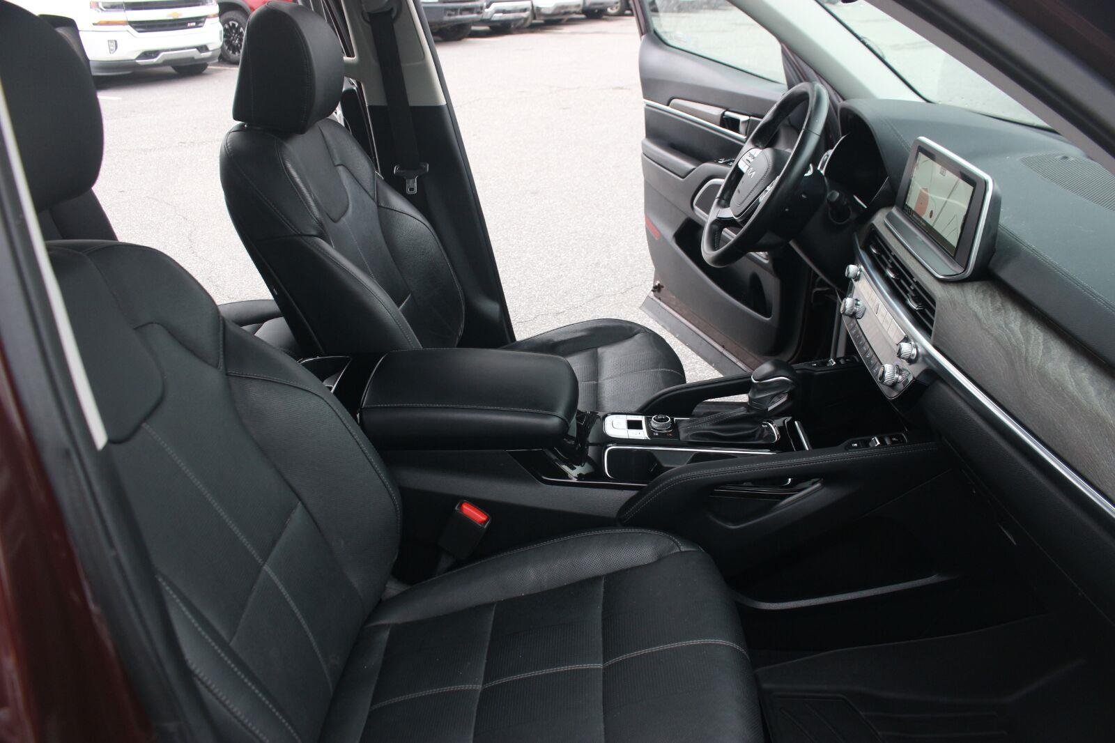 Used 2022 Red Kia EX image 36