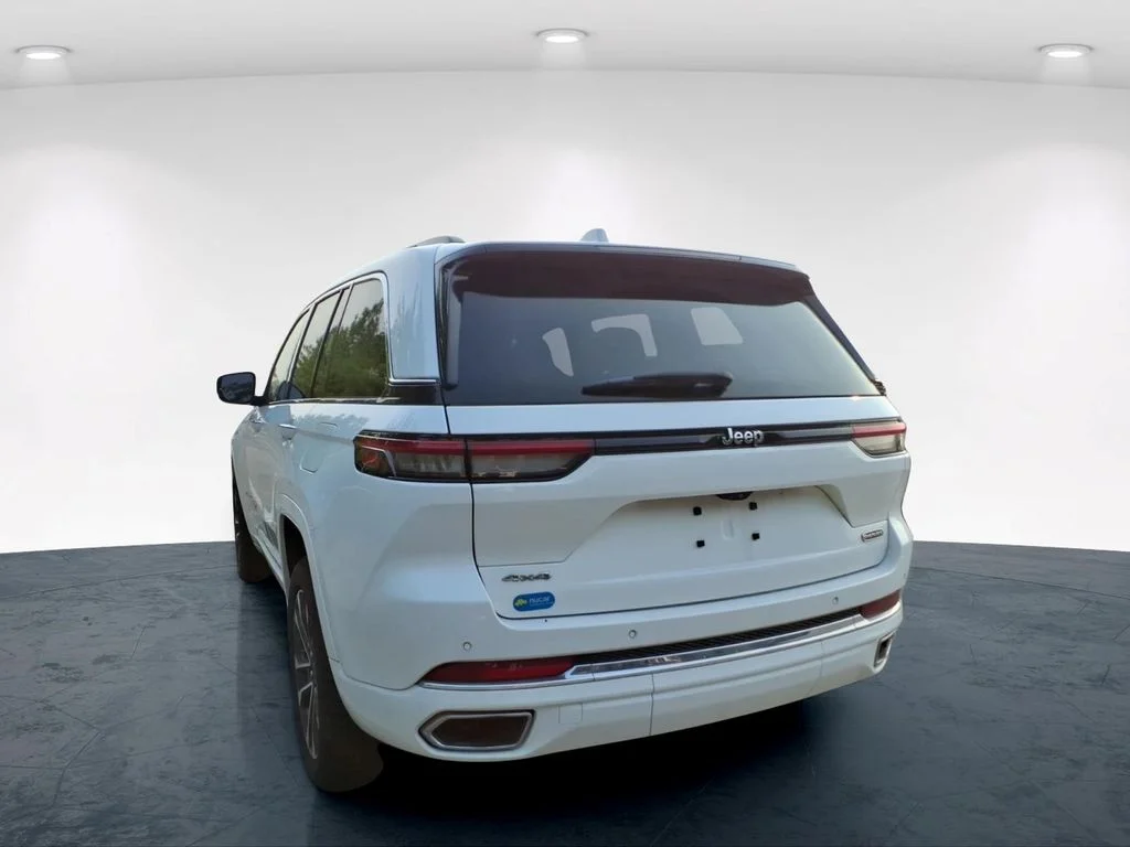 Used 2023 White Jeep Overland image 16