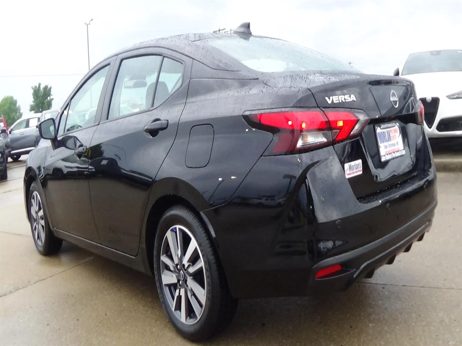 Used 2025 Super Black (kh3) Nissan SV image 8