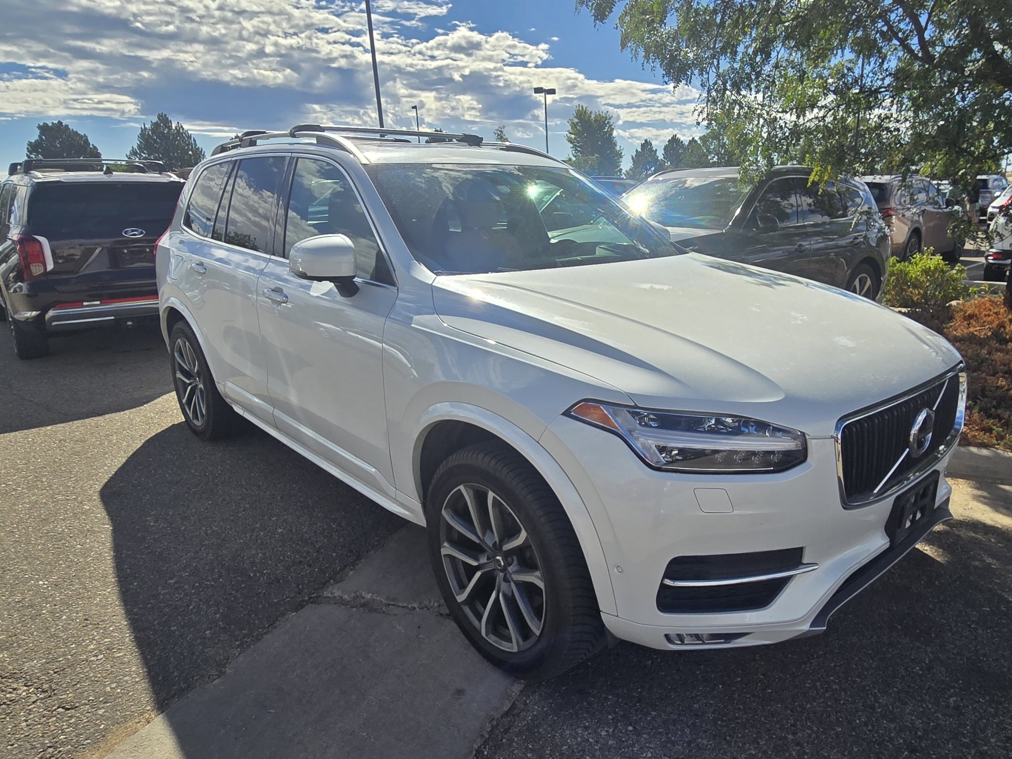 Used 2019 Crystal White Pearl Metallic Volvo Momentum image 6