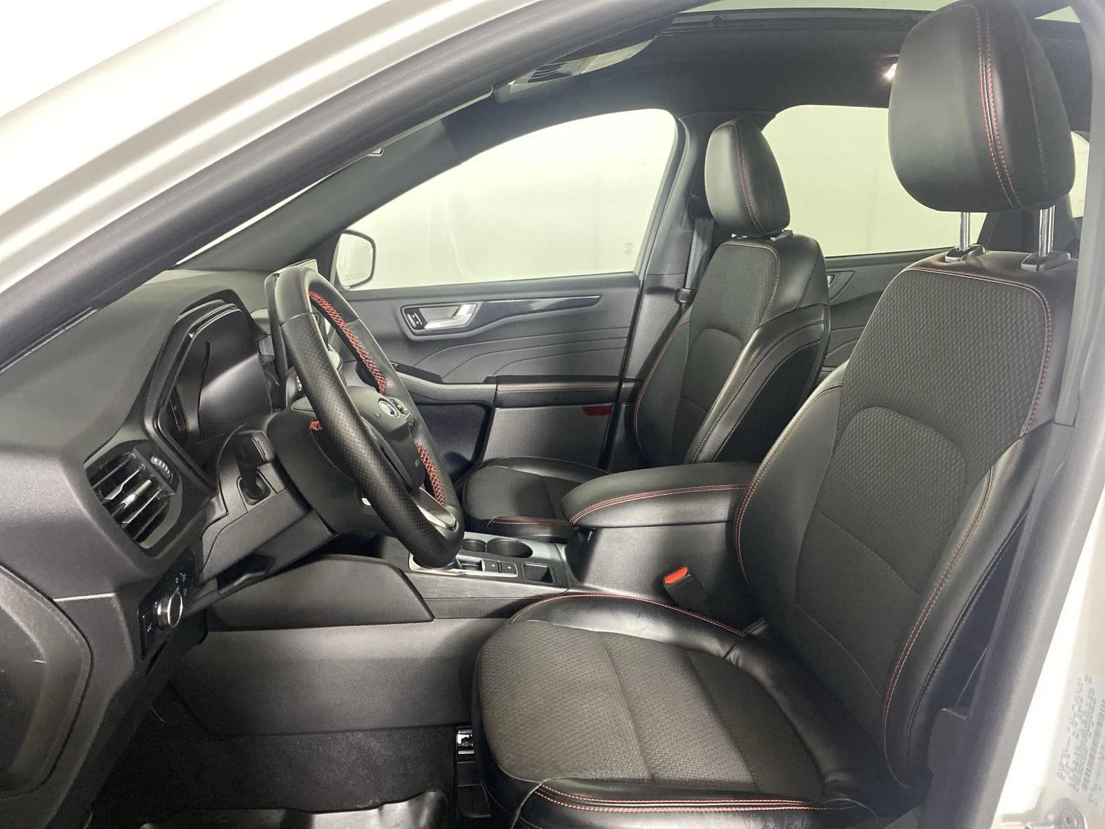 Used 2023 Star White Metallic Tri-Coat Ford ST-Line image 20