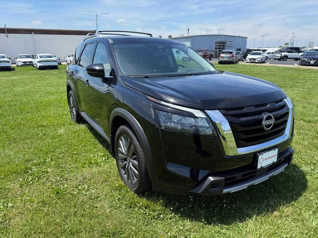 Certified Used 2025 Super Black Nissan SL image 3