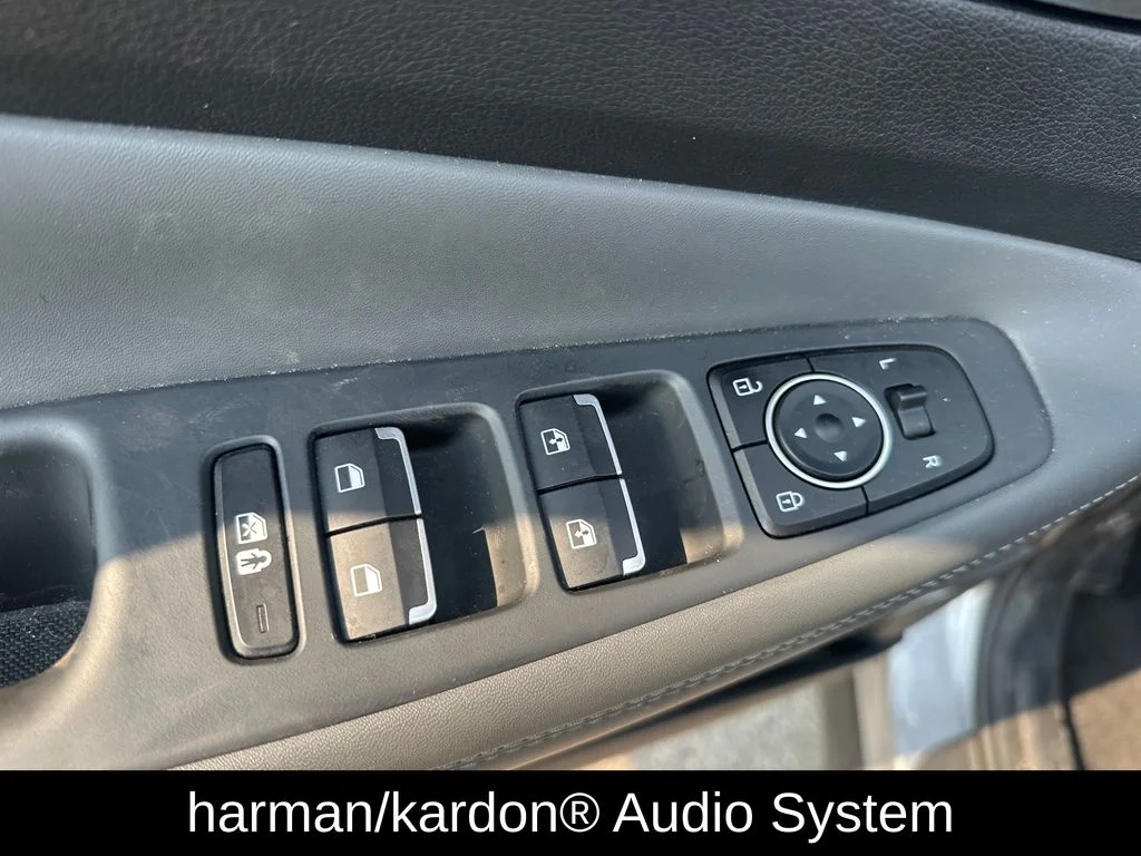 Used 2023 Shimmering Silver Pearl Hyundai SEL image 9