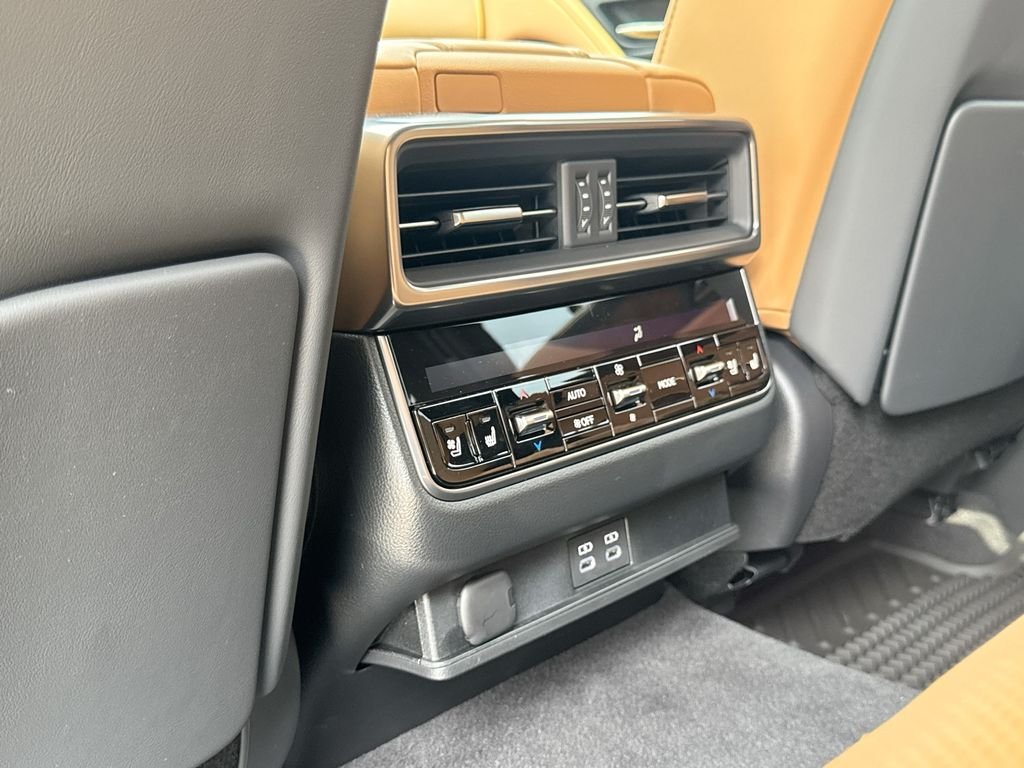 New 2026 Eminent White Pearl Lexus PREMIUM image 32