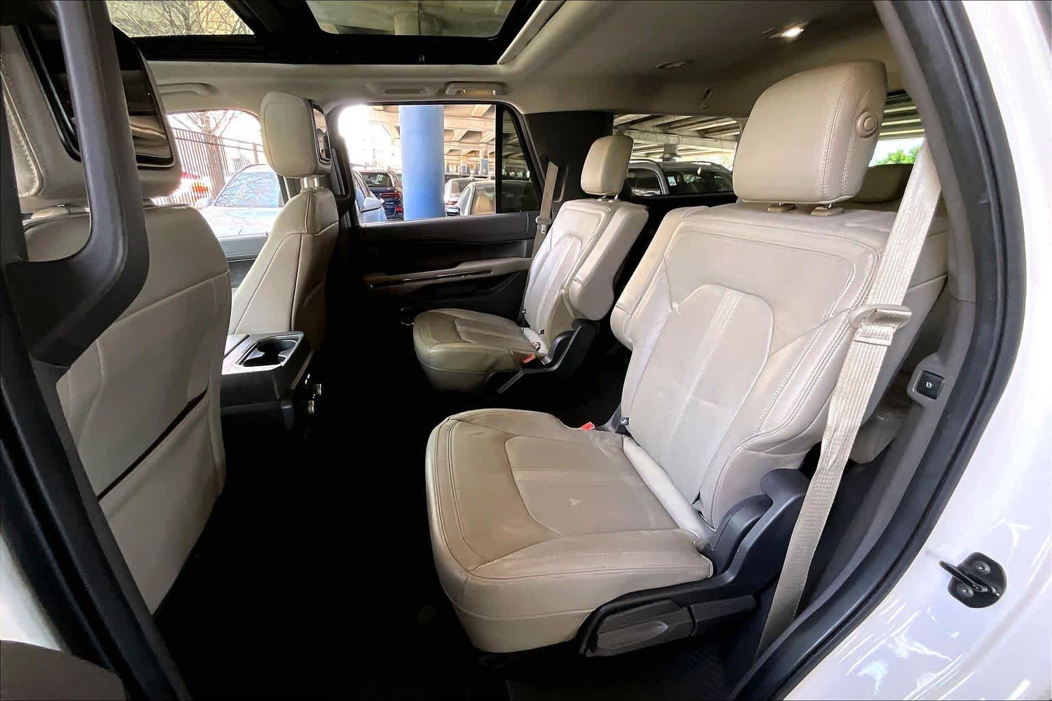 Used 2019 White Platinum Metallic Tri-Coat Ford Limited image 19