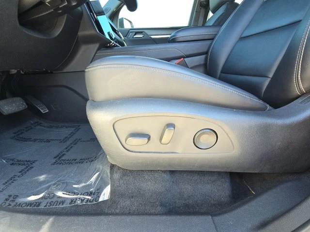 Used 2024 White GMC Elevation image 25