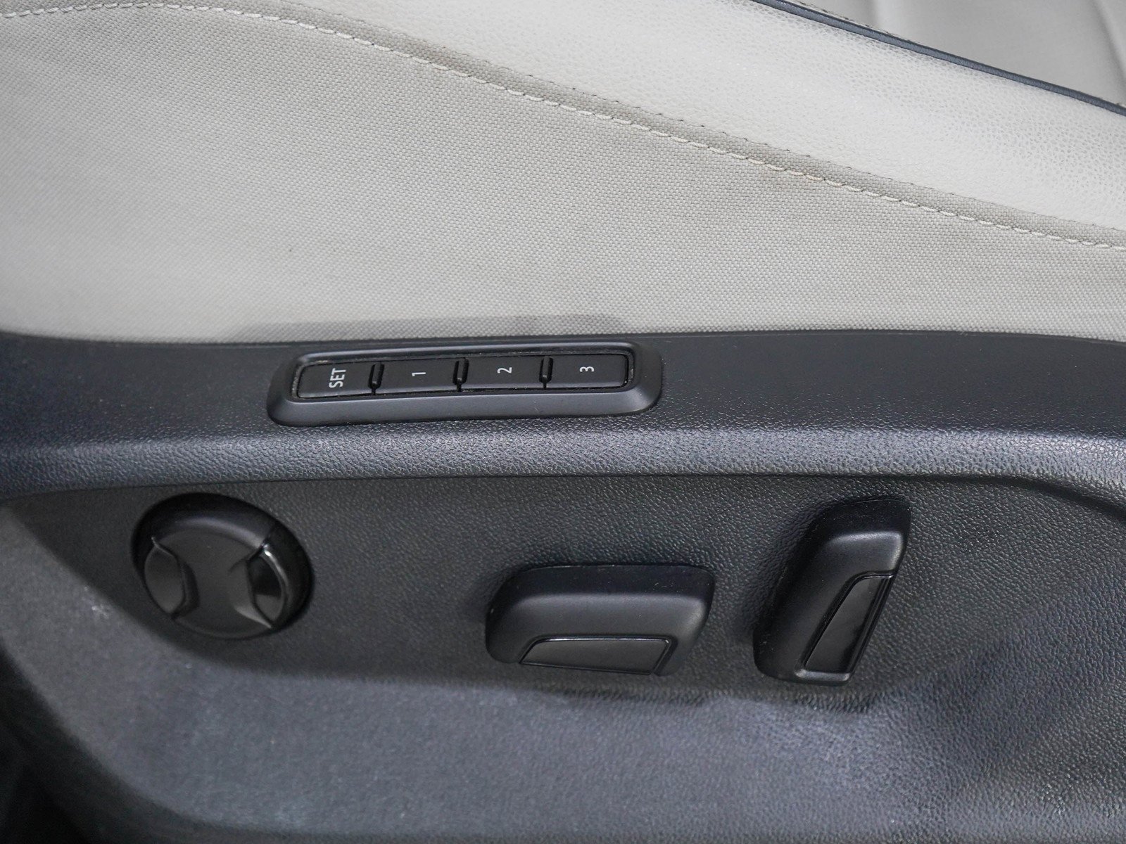 Used 2024  Volkswagen SEL R-Line image 24