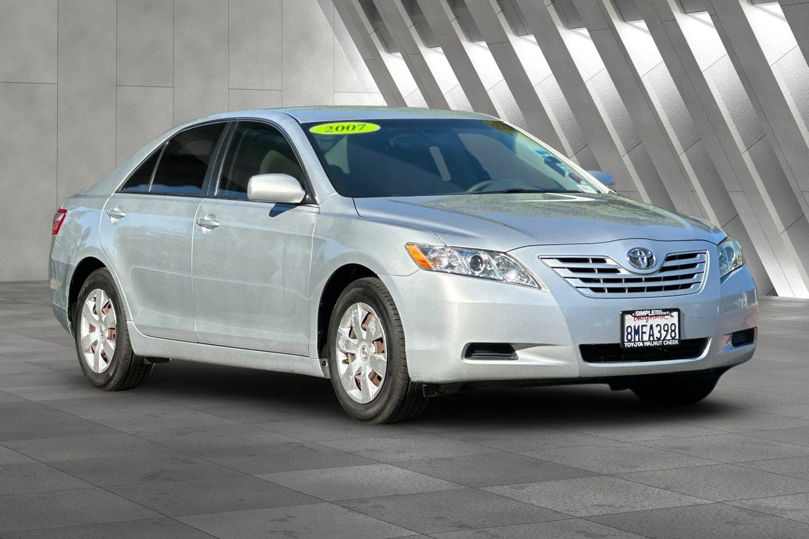 Used 2007 Silver Toyota LE image 13