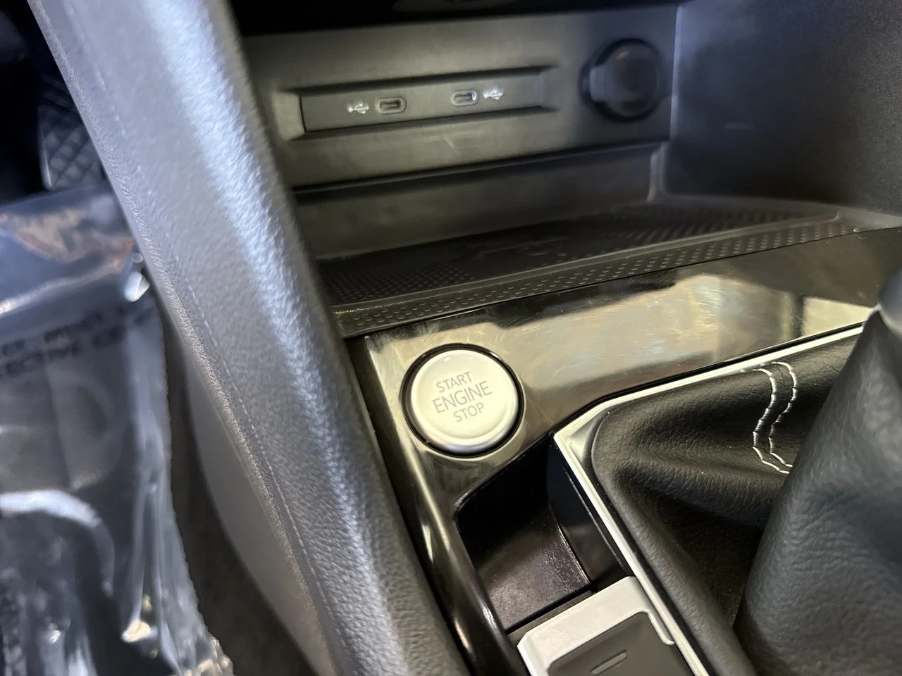 Used 2024 Pure White Volkswagen SE w/ Sunroof image 16