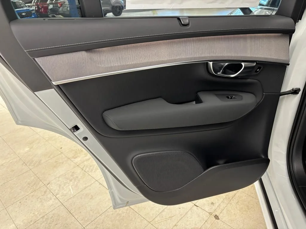 New 2026 Crystal White Volvo Ultra image 12