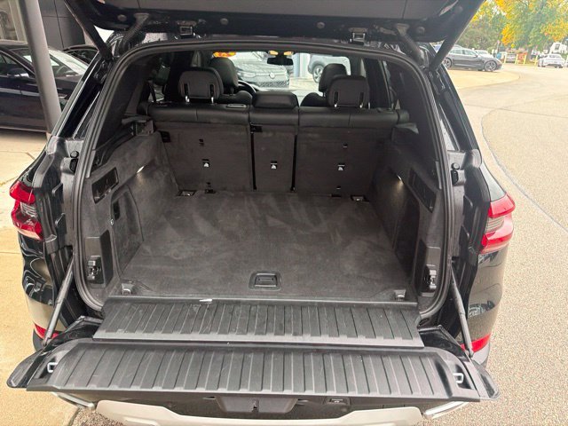 Used 2023 Black BMW xDrive40i image 10