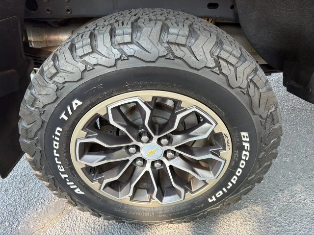 Used 2018 RED HOT Chevrolet 4WD ZR2 image 17
