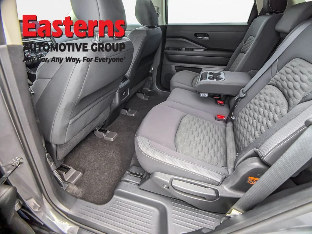 Used 2022 Gray Nissan SV image 19