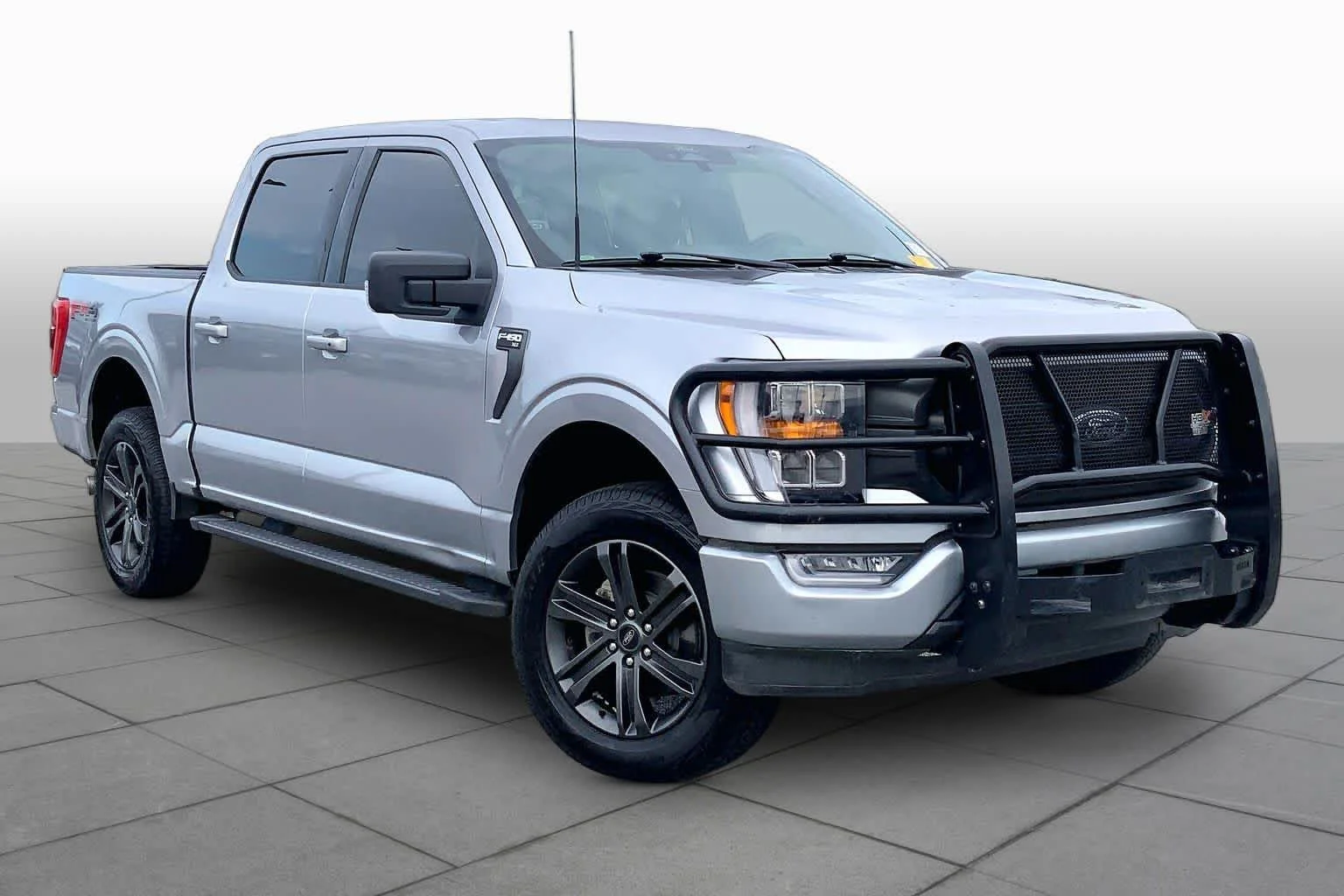 Used 2022 Iconic Silver Metallic Ford XLT image 3