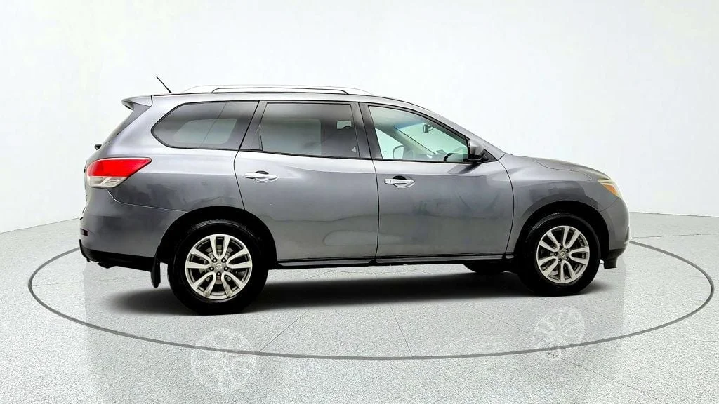 Used 2016 Gun Metallic Nissan 4WD 4dr SV image 4