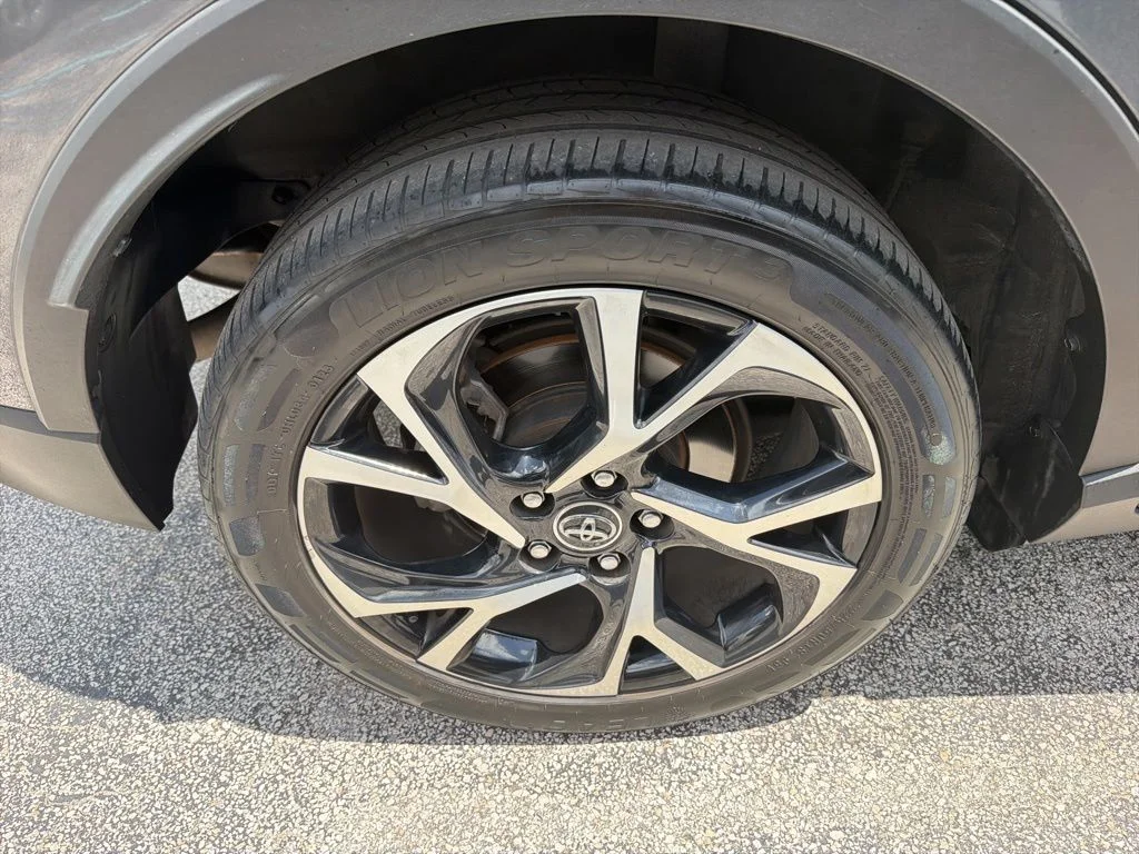 Used 2019 Magnetic Gray Metallic Toyota XLE image 10