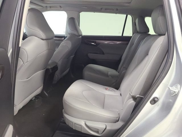2024 Toyota Highlander Platinum - Photo 16