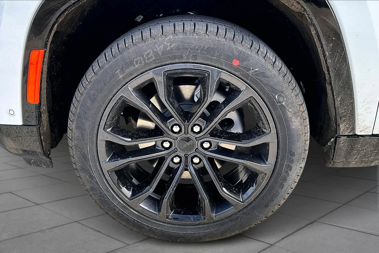 New 2026 Bright White Clear-Coat Exterior Paint Jeep Summit Obsidian image 12