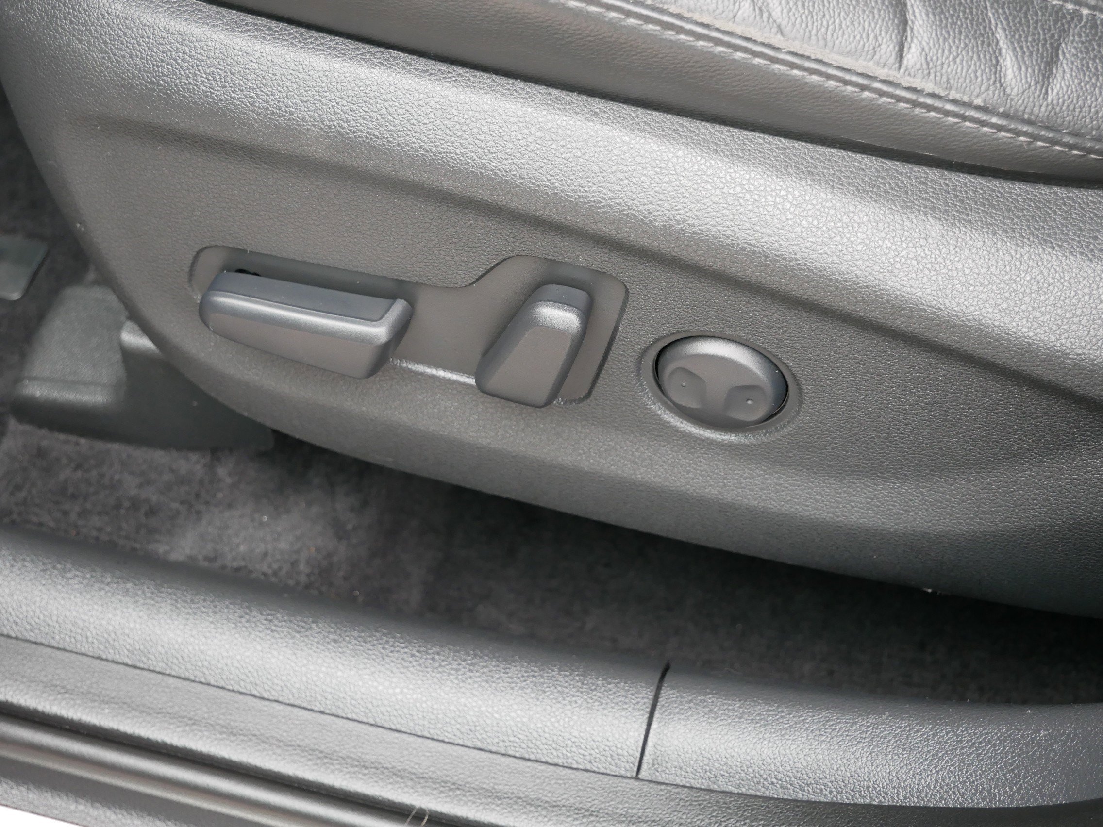 Certified Used 2019 Coliseum Gray Hyundai Limited image 20