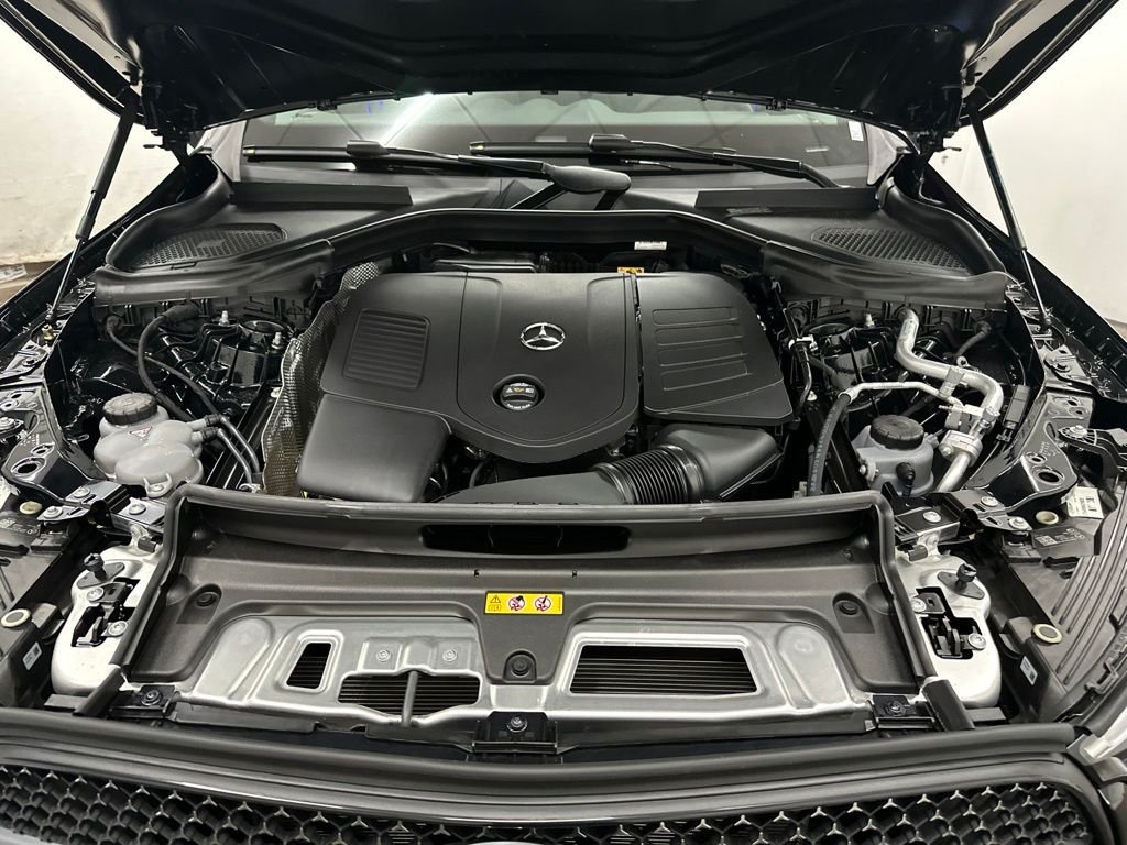 New 2026 Black Mercedes-Benz GLC 300 image 12