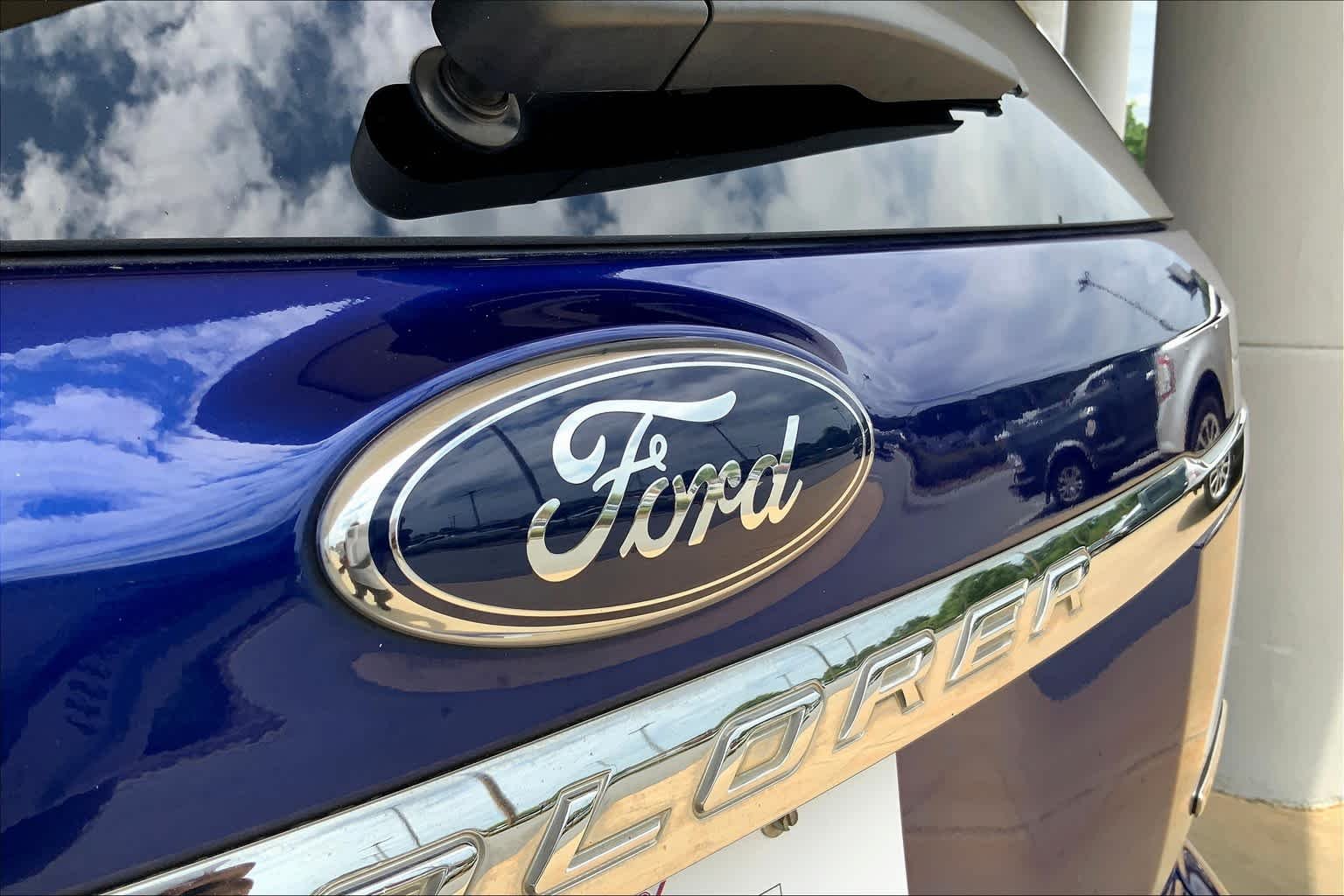 Used 2015 Deep Impact Blue Metallic Ford Base image 10