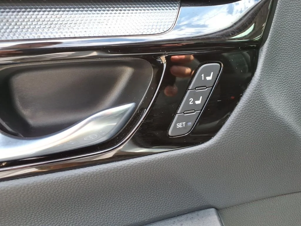 Used 2026 Silver Honda EX-L image 31