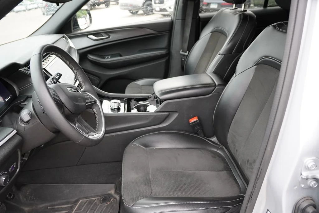 Certified Used 2023 Silver Zynith Jeep Altitude X image 4