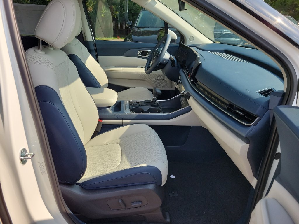 New 2026 Snow White Pearl Kia EX image 7