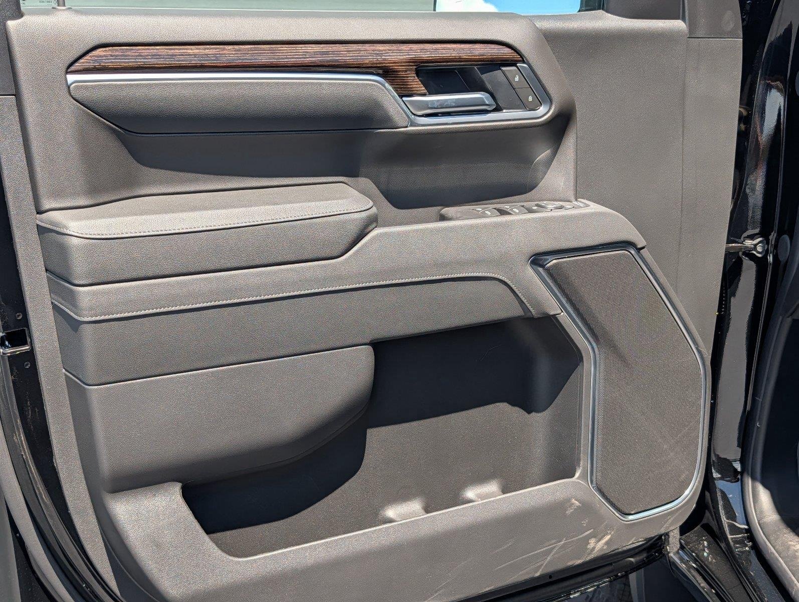 New 2026 Onyx Black GMC Elevation image 15
