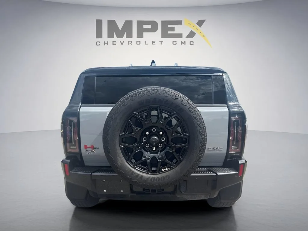 Used 2025 Meteorite Metallic (Grey) GMC 2X image 4
