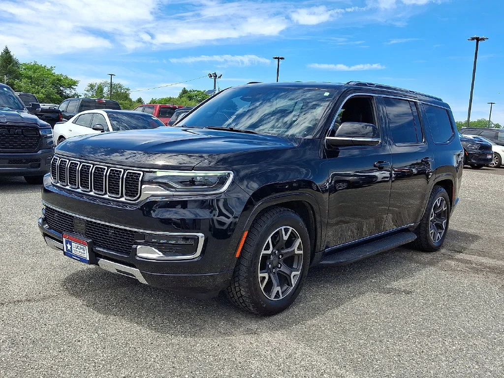 Used 2023 Diamond Black Crystal Pearlcoat Jeep Series III image 6