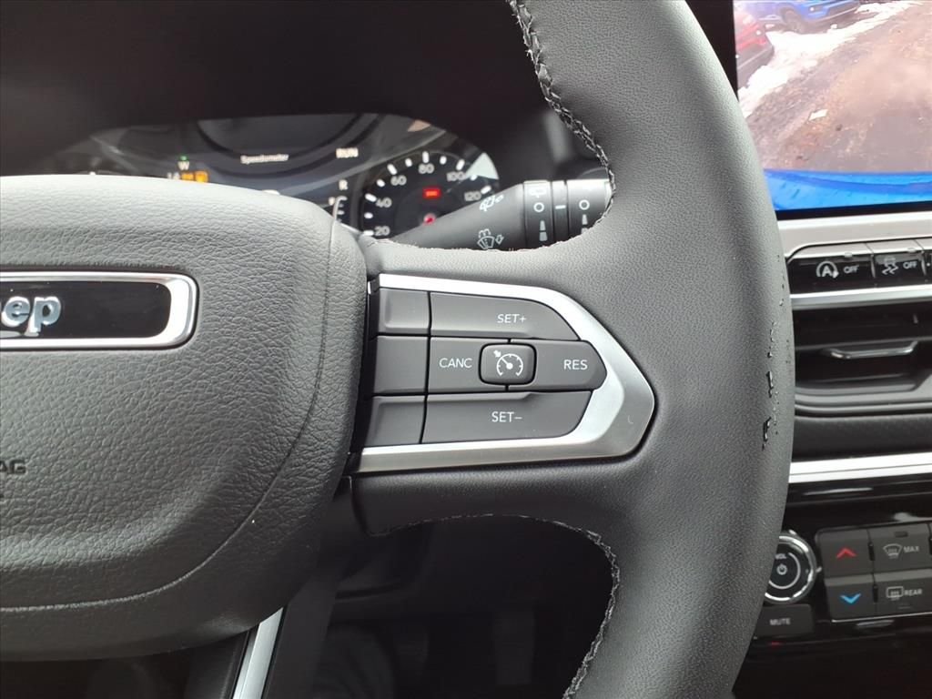 New 2026 Hydro Blue Pearl-Coat Exterior Paint Jeep Latitude image 19