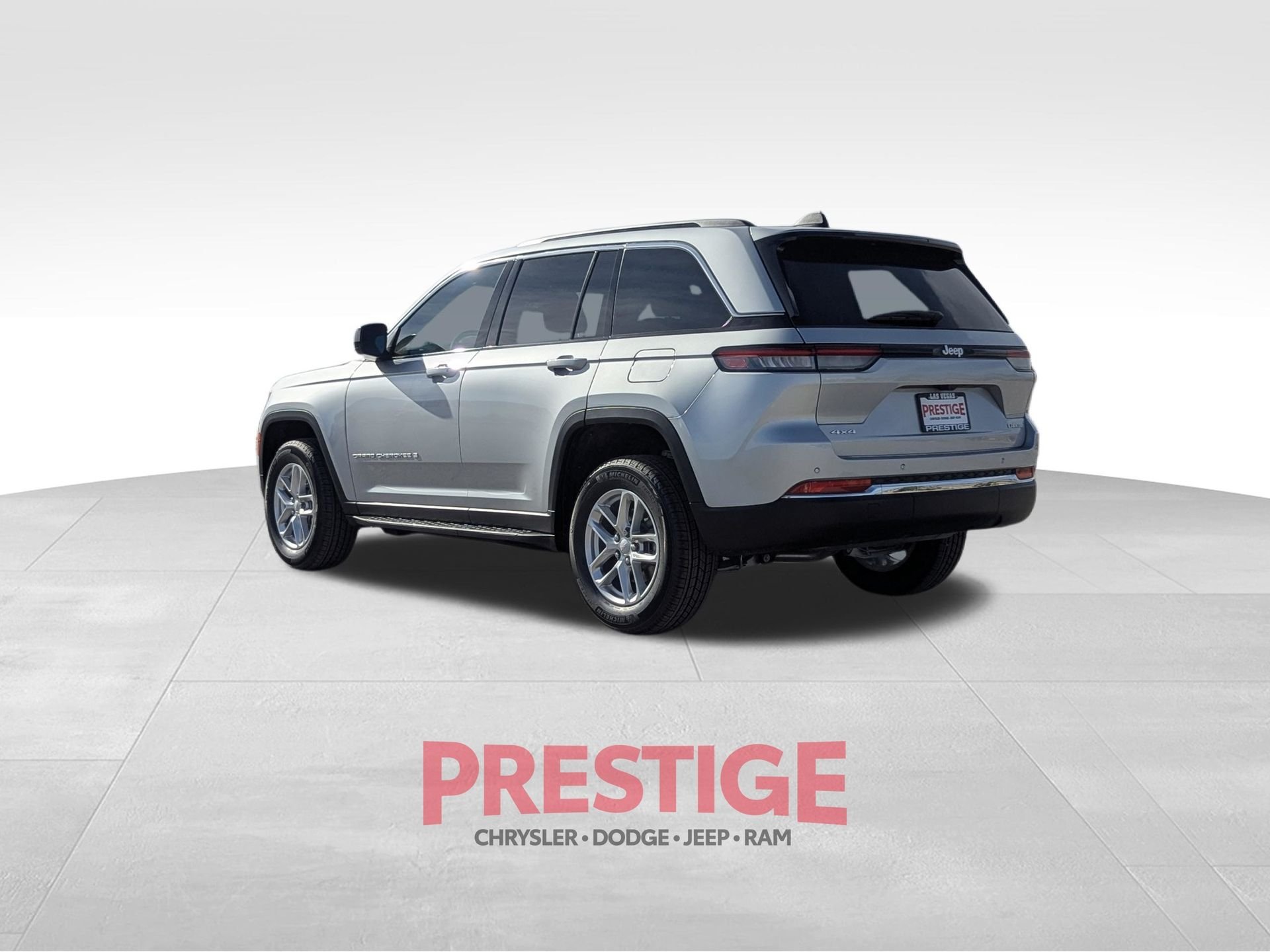 New 2026 Silver Zynith Exterior Paint Jeep Laredo X image 9