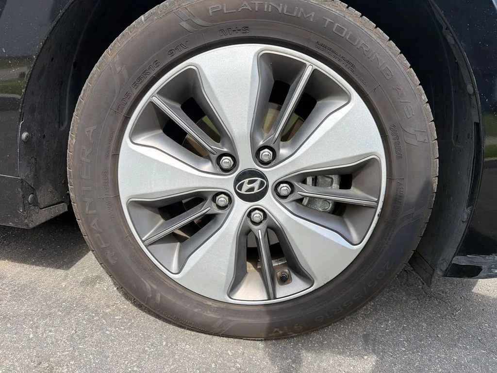 Used 2018 Black Hyundai Limited image 17