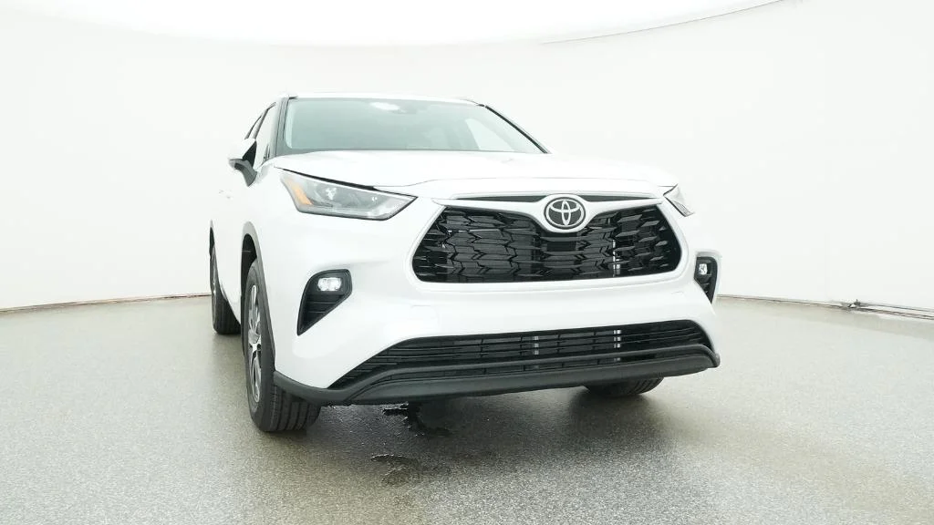 New 2026 Wind Chill Pearl Toyota XLE image 17
