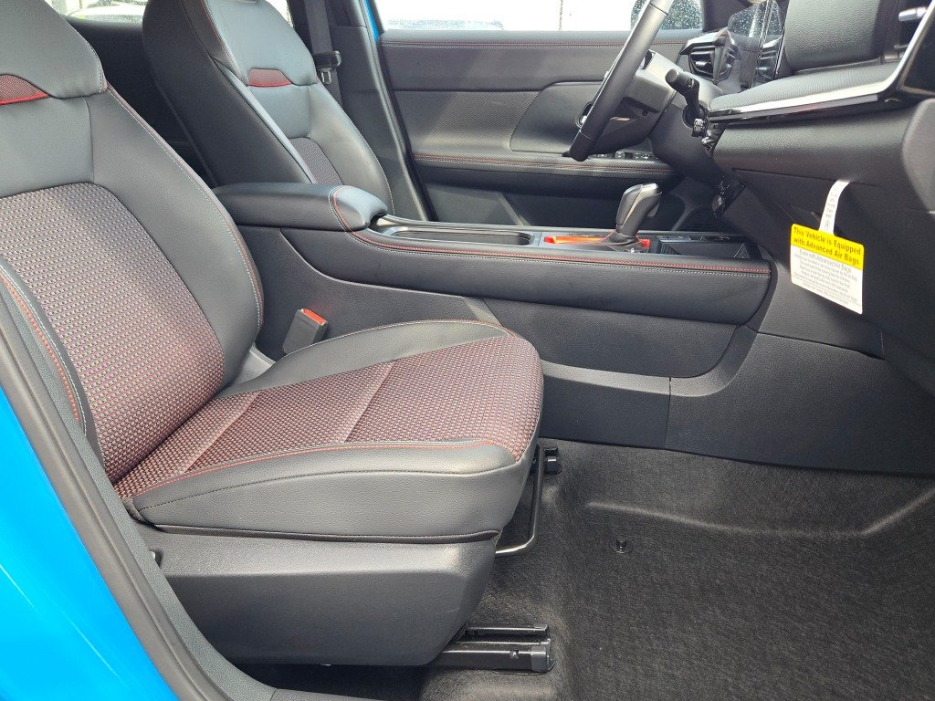 Certified Used 2025 White Nissan SR image 4