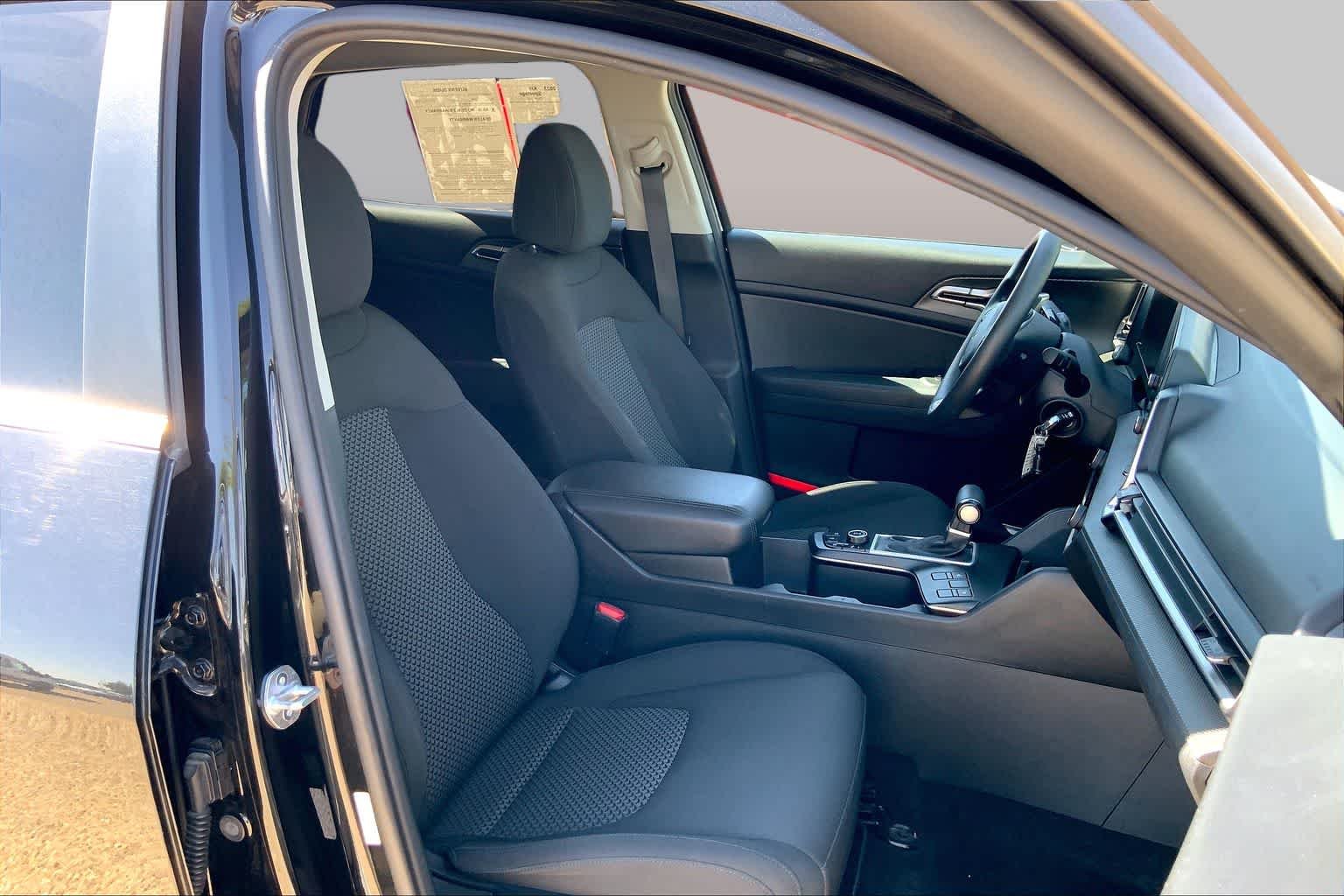 Used 2023 Fusion Black Kia LX image 9