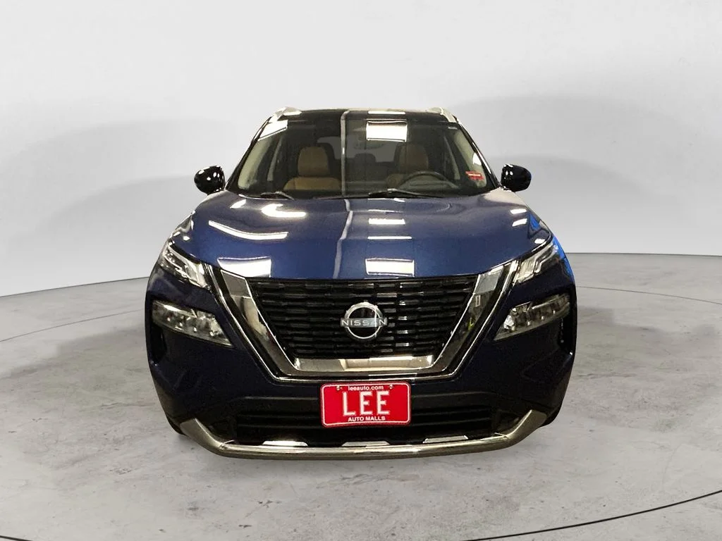 Used 2023 Caspian Blue Metallic Nissan Platinum image 9