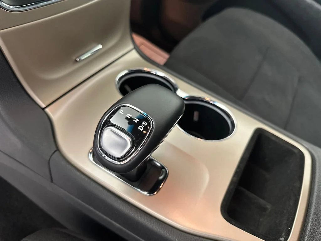 Used 2015 Silver Jeep Laredo image 15