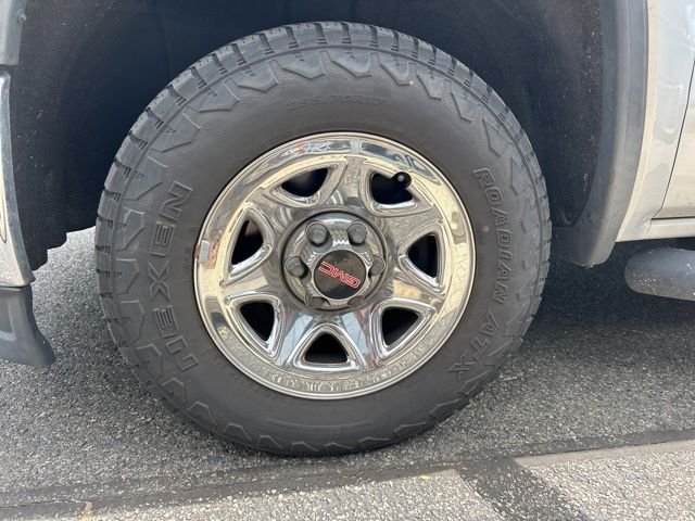 Used 2015 Silver GMC Base image 8