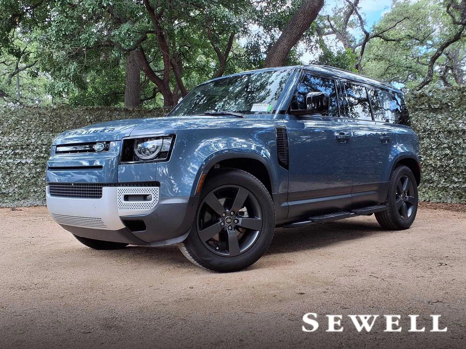 2025 Land Rover Defender 110 S P300's photo