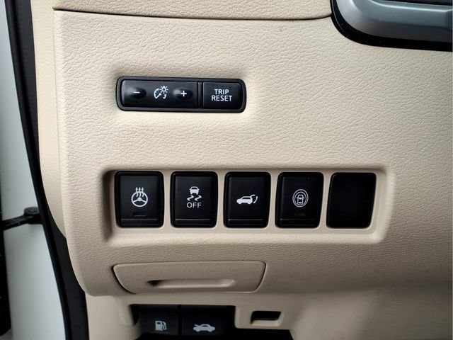 Used 2023 White Nissan SL FWD image 15