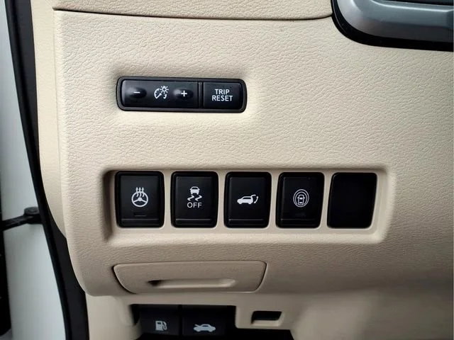 Used 2023  Nissan SL image 15