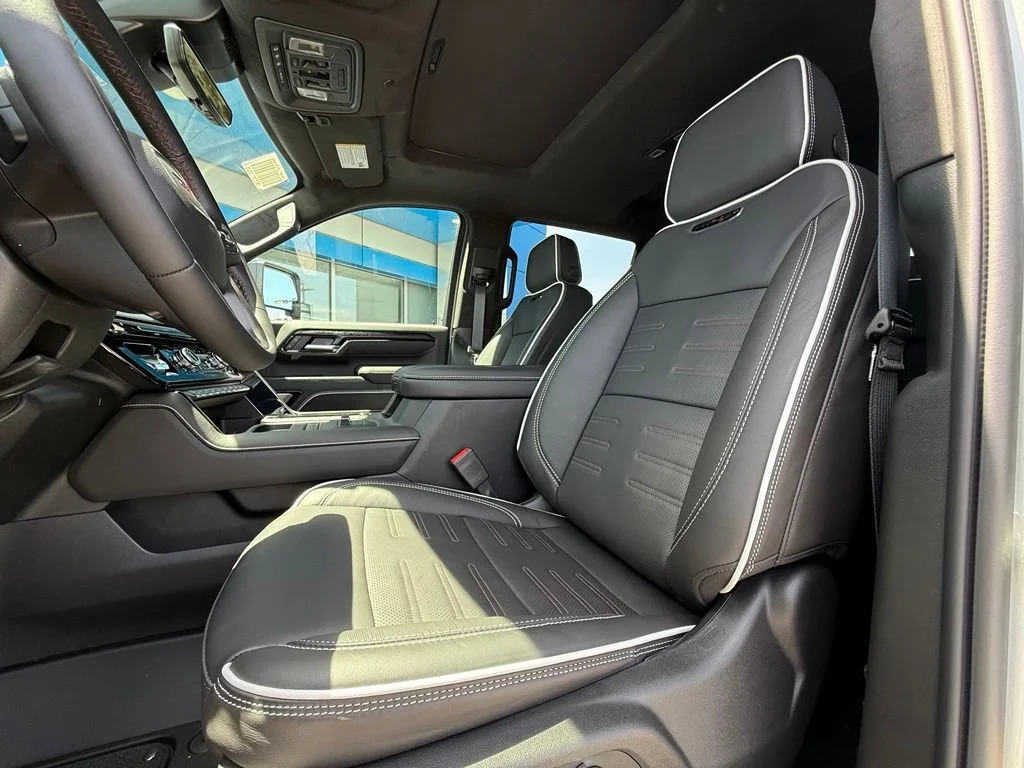 New 2026 Sterling Metallic GMC AT4X image 33