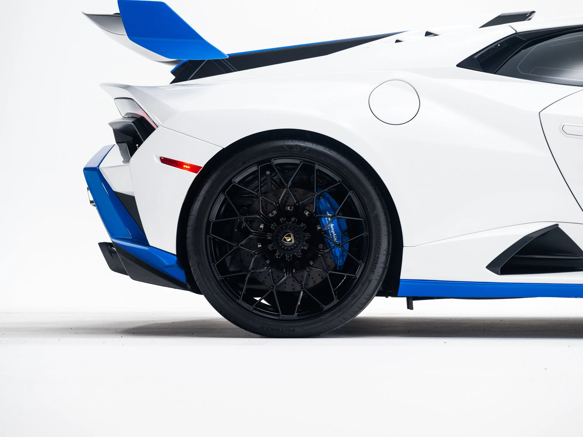Used 2021 Bianco Asopo Metallic Lamborghini  image 12