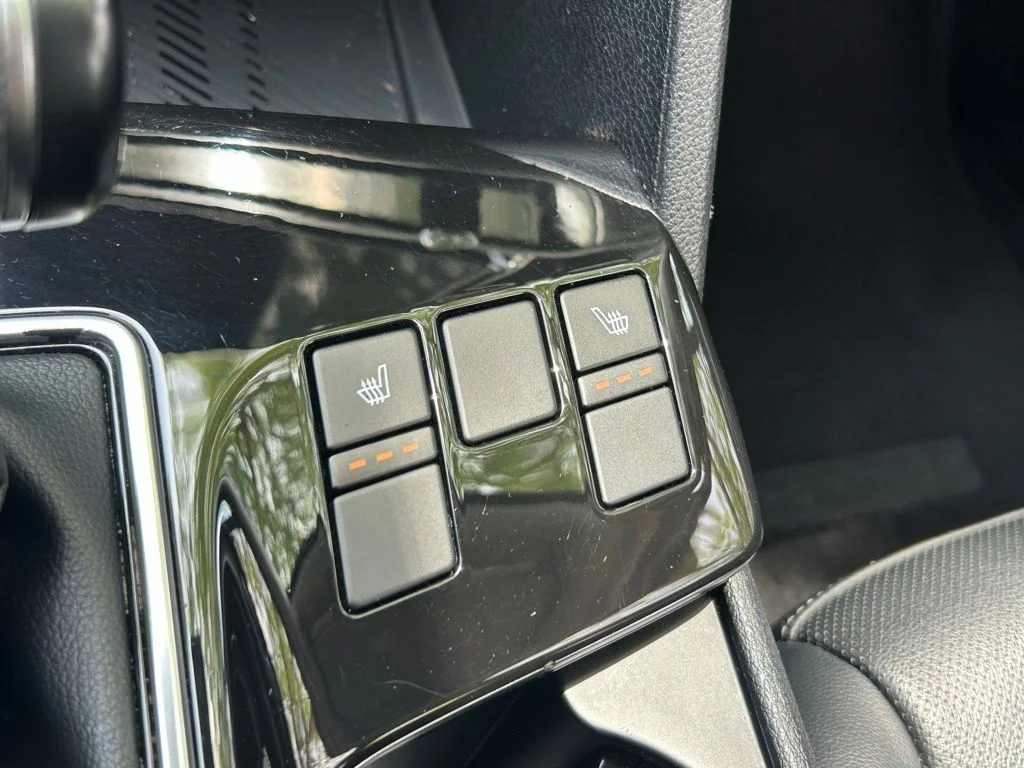 Used 2023 White Kia EX image 24