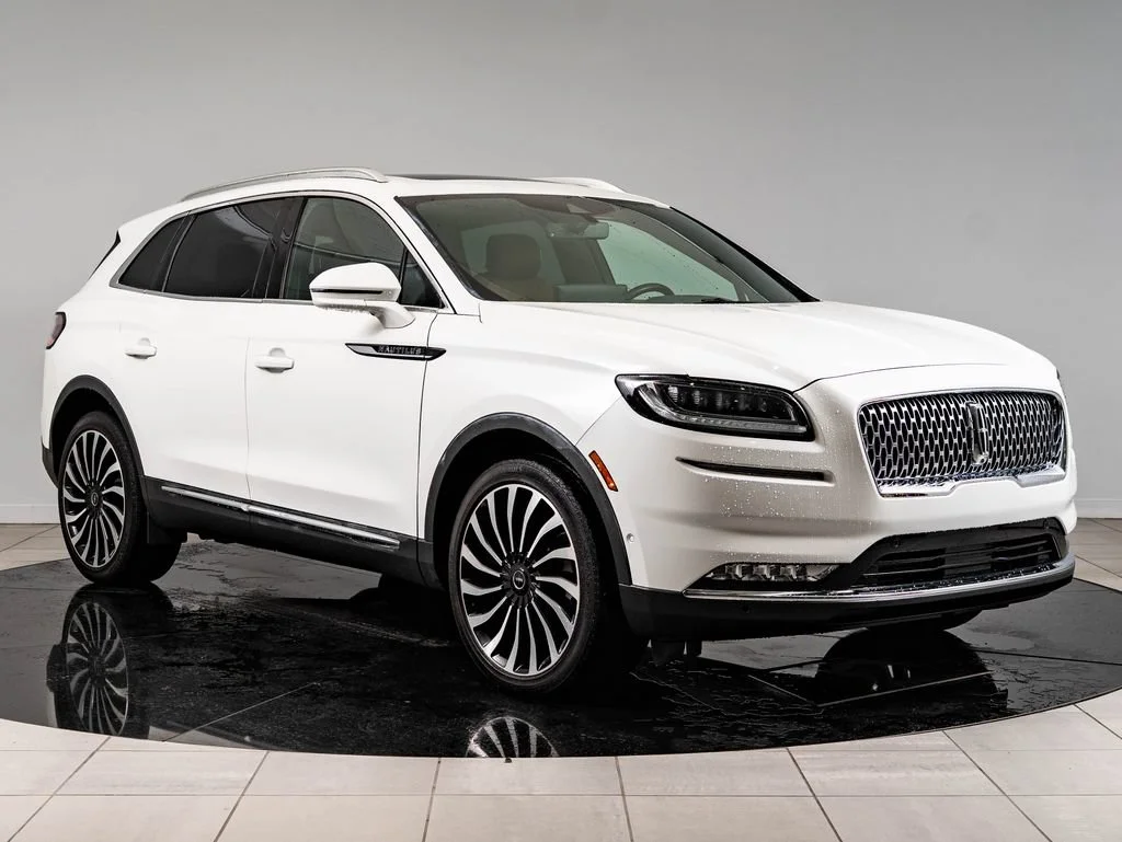 Used 2023 Pristine White Metallic Tri-Coat Lincoln Black Label image 12