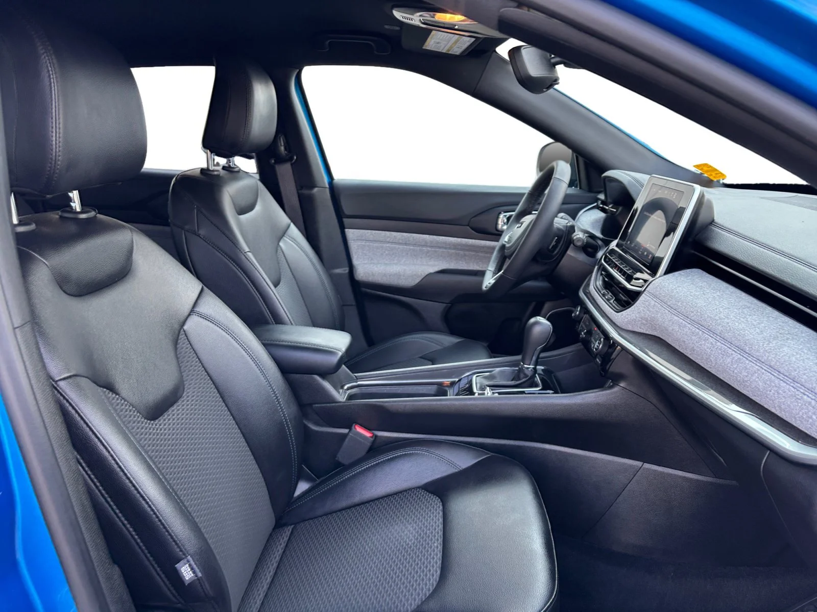 Used 2025 Blue Jeep North image 17